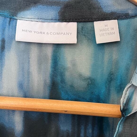 New York and Company Sheer Button-up Top, Size M - Picture 8 of 9